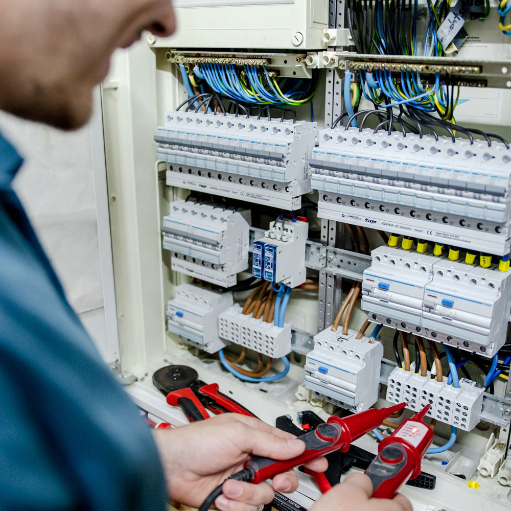 Checken eines Schaltschrankes